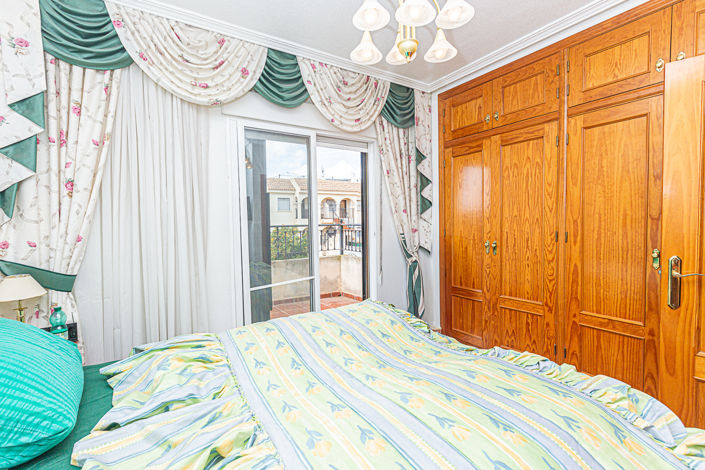 Image No.26-3 Bed Property for sale