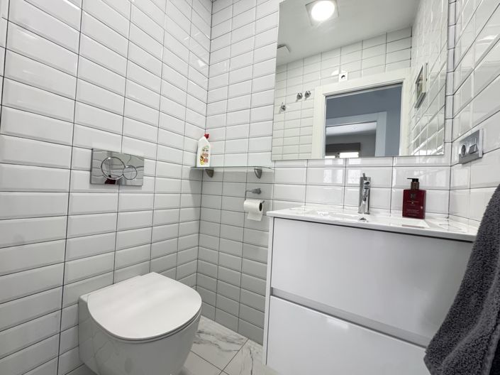 Image No.18-4 Bed Property for sale