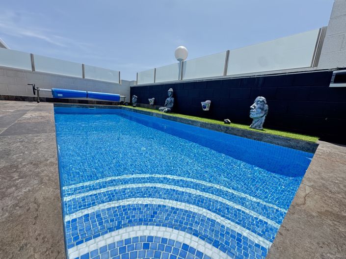 Image No.2-4 Bed Property for sale