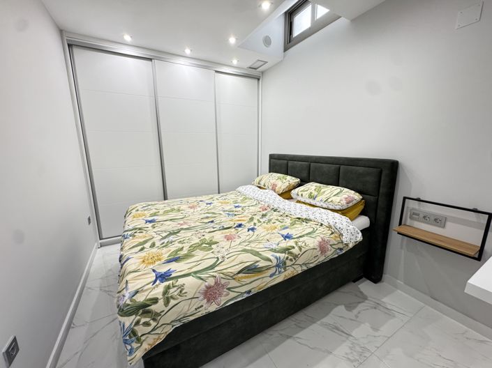 Image No.20-4 Bed Property for sale