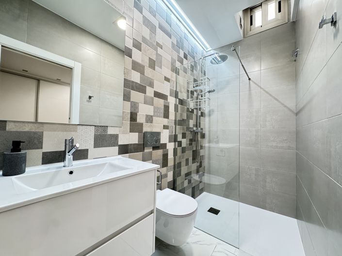 Image No.26-4 Bed Property for sale