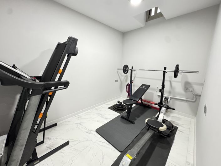 Image No.27-4 Bed Property for sale