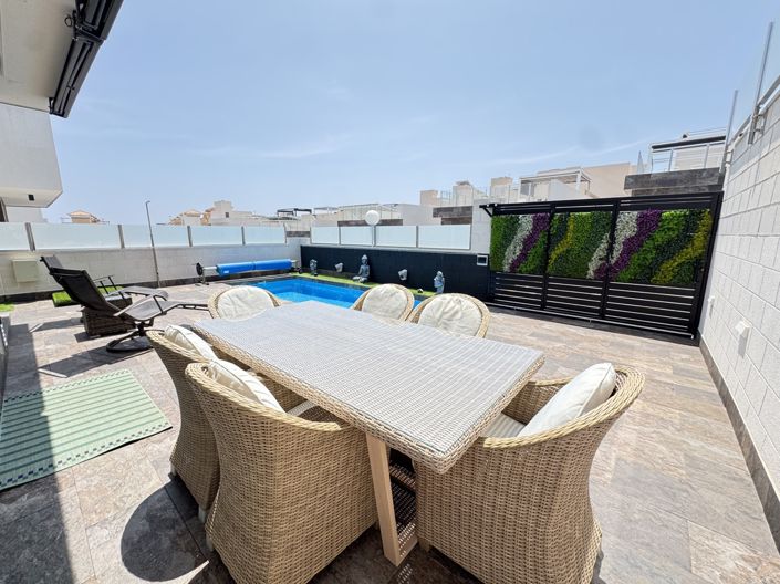 Image No.30-4 Bed Property for sale