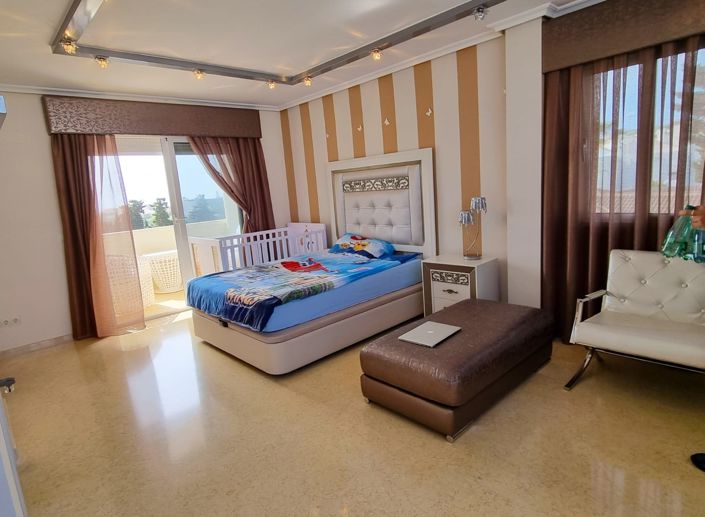 Image No.13-5 Bed Property for sale