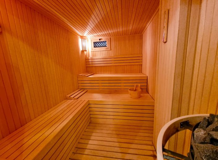 Image No.6-5 Bed Property for sale