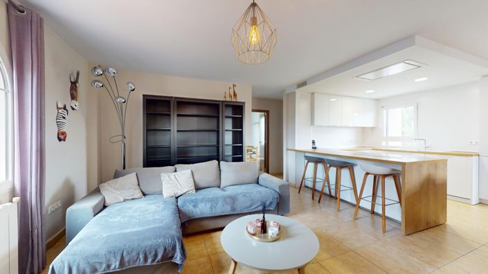 Image No.12-5 Bed Property for sale