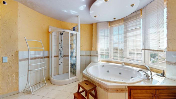 Image No.22-5 Bed Property for sale