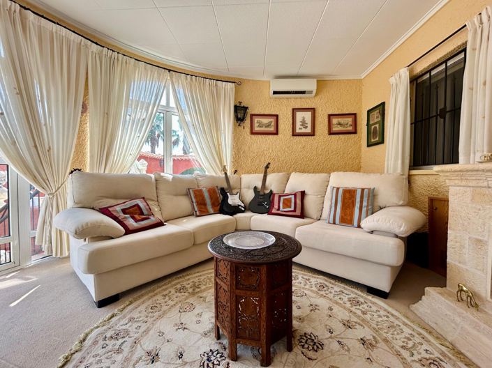 Image No.12-3 Bed Property for sale