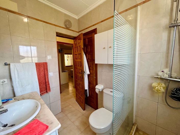 Image No.31-3 Bed Property for sale