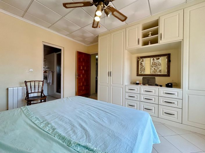 Image No.37-3 Bed Property for sale