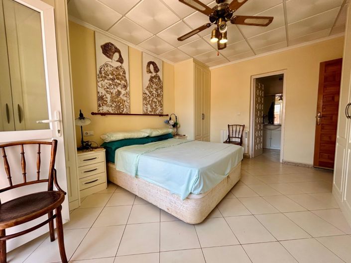 Image No.38-3 Bed Property for sale