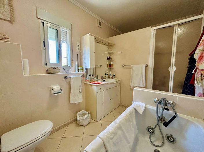 Image No.39-3 Bed Property for sale