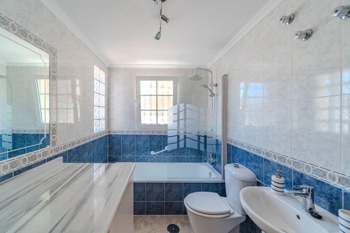 Image No.24-3 Bed Property for sale