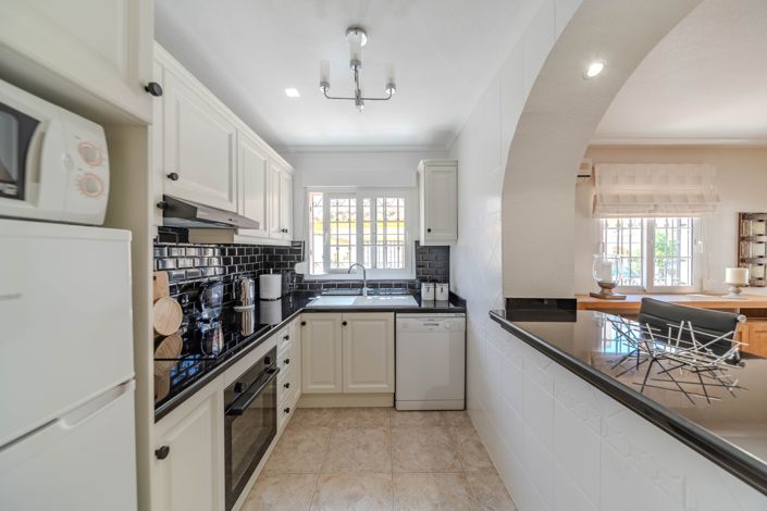 Image No.11-3 Bed Property for sale