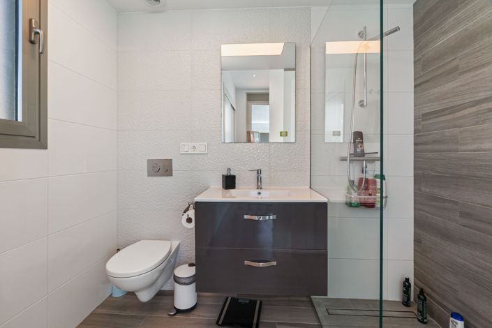 Image No.11-4 Bed Property for sale