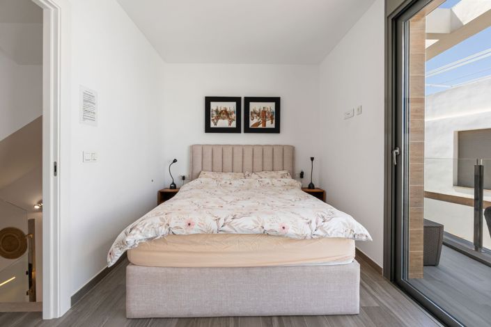 Image No.12-4 Bed Property for sale