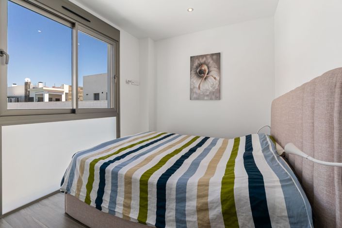 Image No.14-4 Bed Property for sale