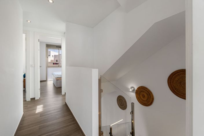 Image No.16-4 Bed Property for sale