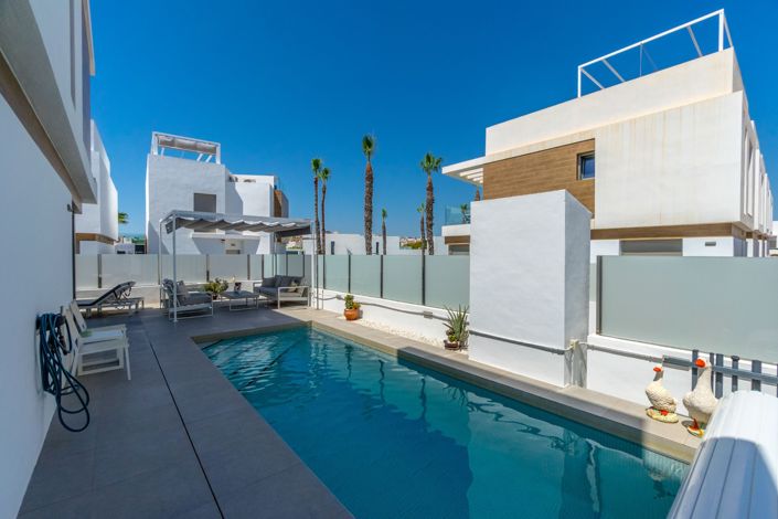 Image No.40-4 Bed Property for sale