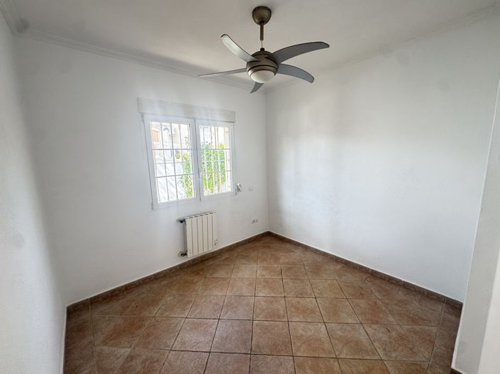 Image No.13-3 Bed Property for sale