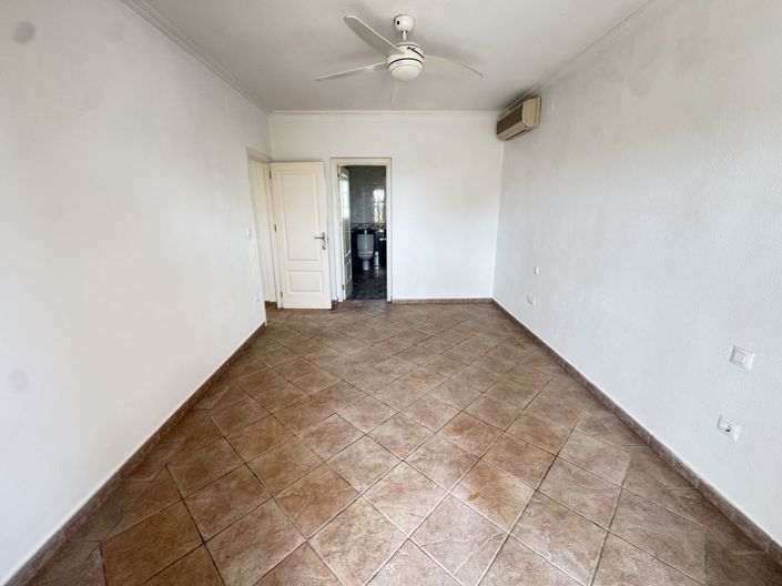 Image No.17-3 Bed Property for sale