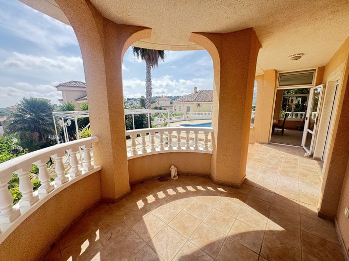 Image No.19-3 Bed Property for sale