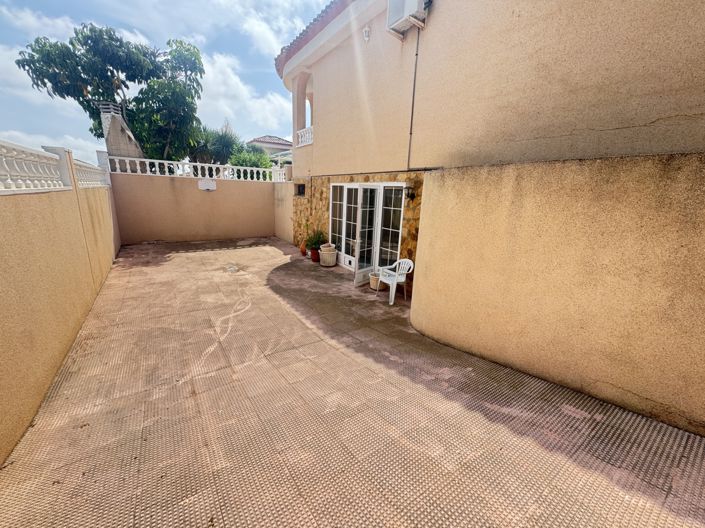 Image No.22-3 Bed Property for sale