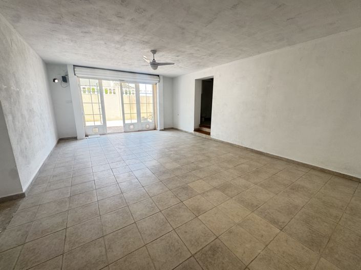 Image No.24-3 Bed Property for sale