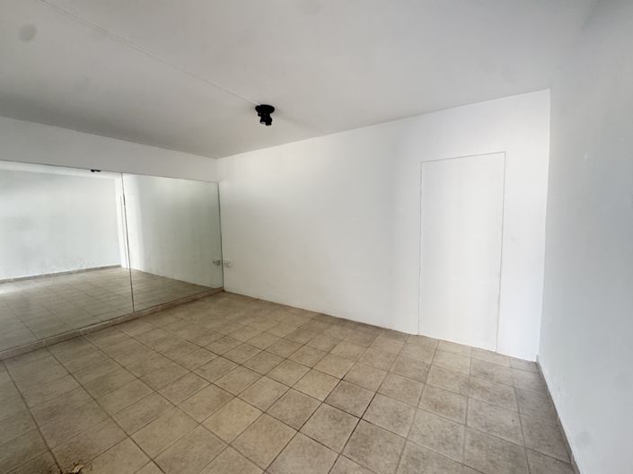 Image No.25-3 Bed Property for sale