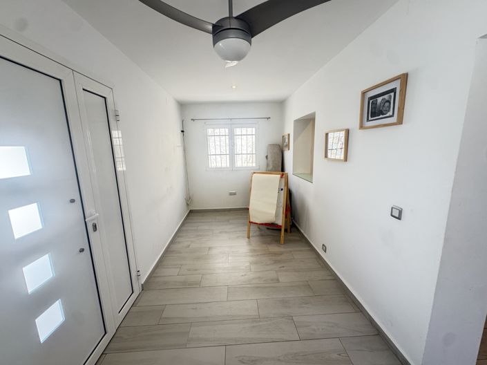 Image No.10-2 Bed Property for sale