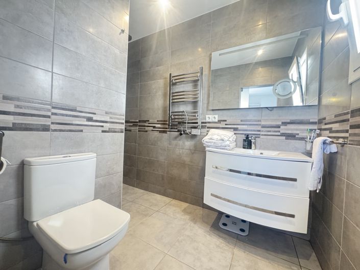 Image No.13-2 Bed Property for sale