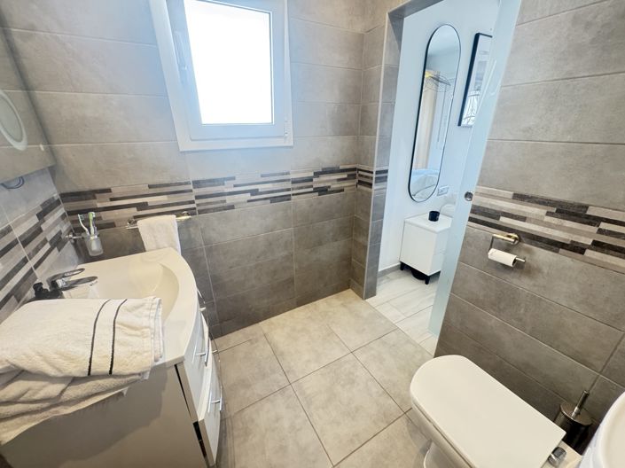 Image No.15-2 Bed Property for sale