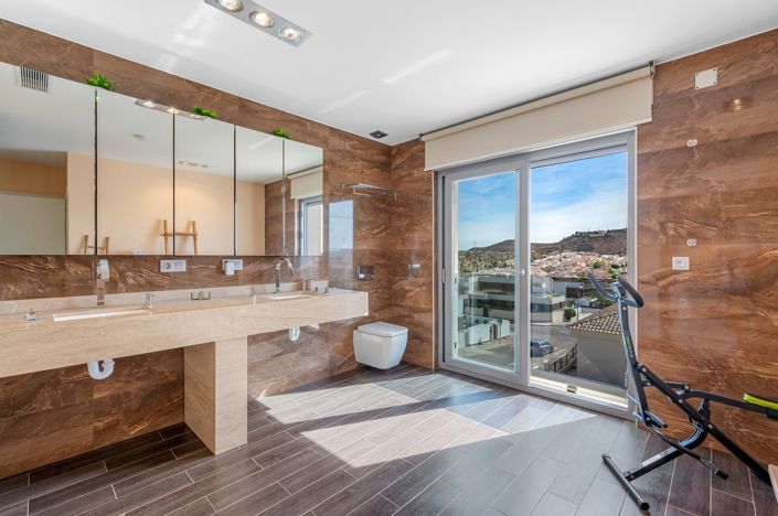 Image No.21-2 Bed Property for sale