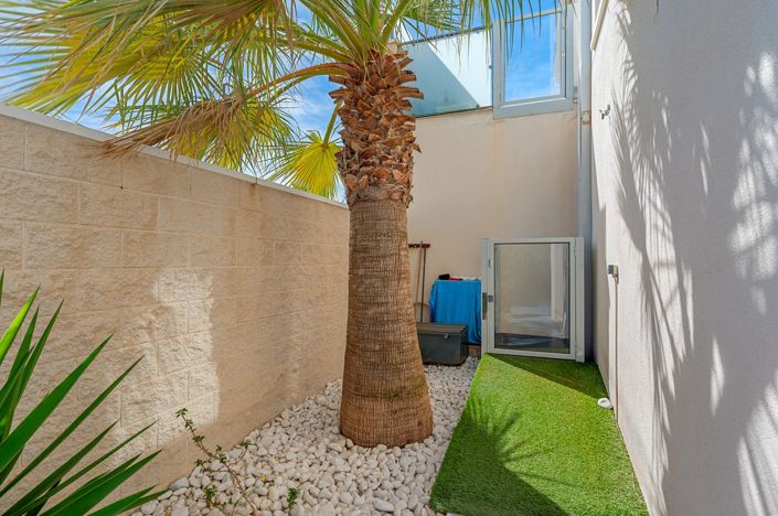 Image No.36-2 Bed Property for sale