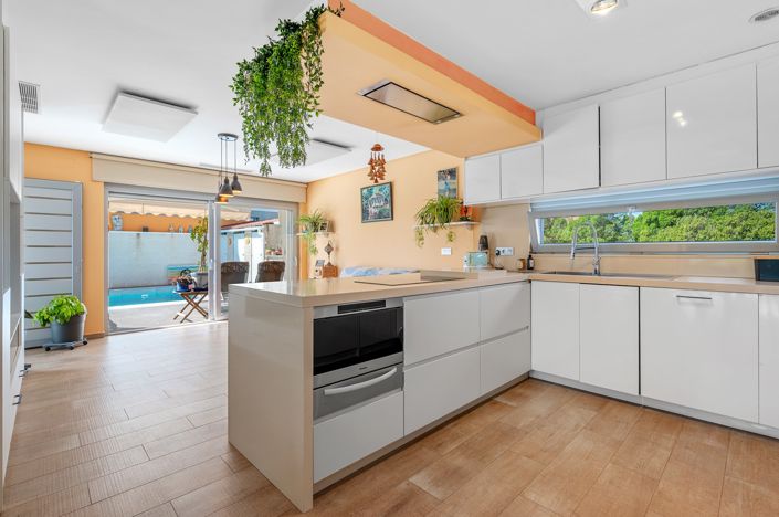 Image No.5-2 Bed Property for sale