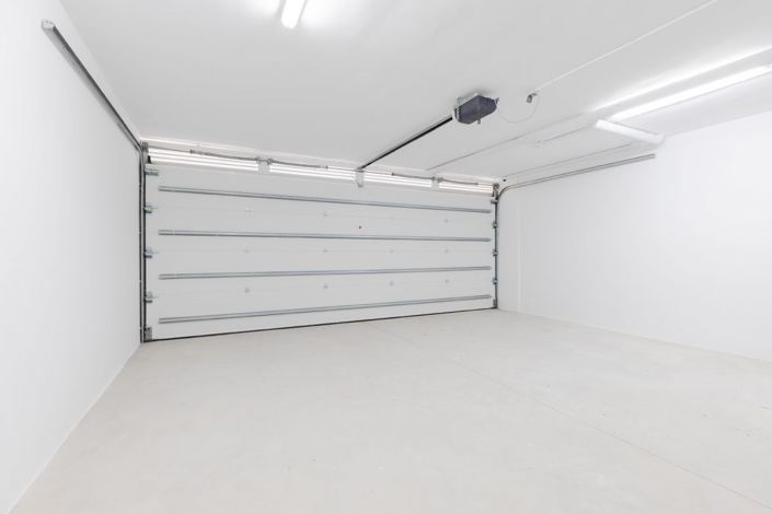 Image No.12-3 Bed Property for sale