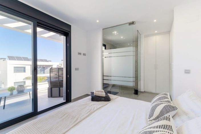 Image No.13-3 Bed Property for sale