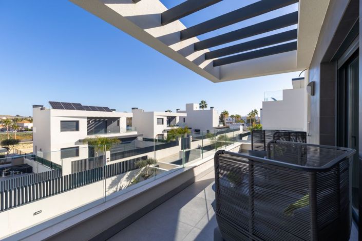 Image No.15-3 Bed Property for sale