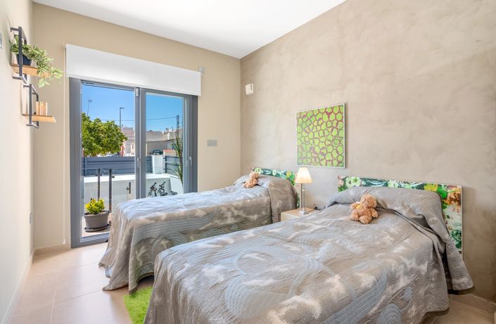 Image No.23-3 Bed Townhouse for sale