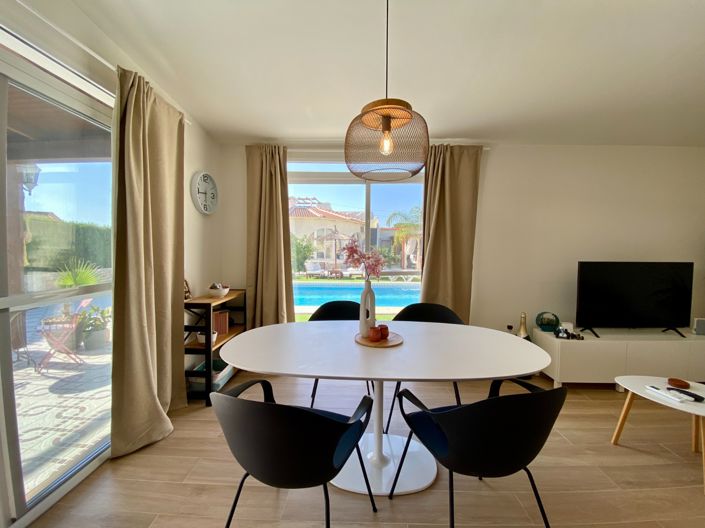 Image No.16-4 Bed Property for sale