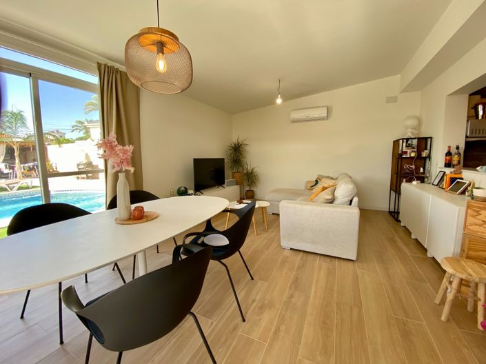 Image No.4-4 Bed Property for sale