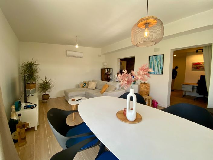 Image No.17-4 Bed Property for sale