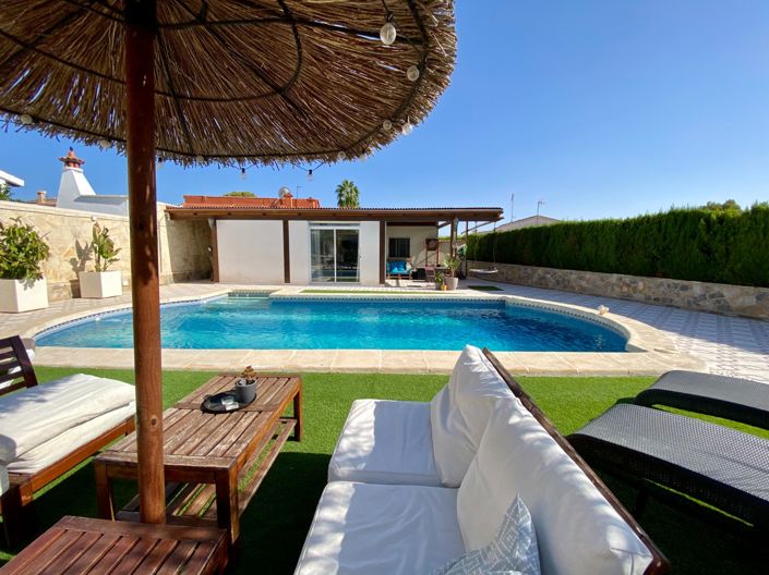 Image No.2-4 Bed Property for sale