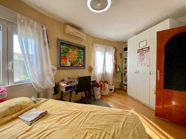 Image No.50-4 Bed Property for sale