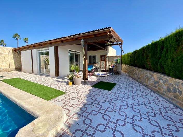 Image No.12-4 Bed Property for sale