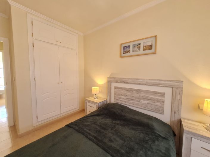 Image No.10-2 Bed Property for sale