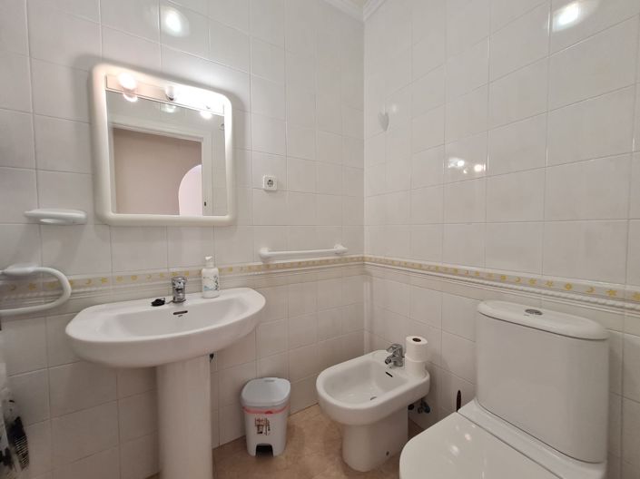 Image No.12-2 Bed Property for sale