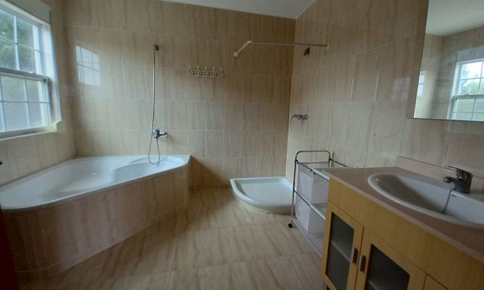 Image No.32-4 Bed Property for sale