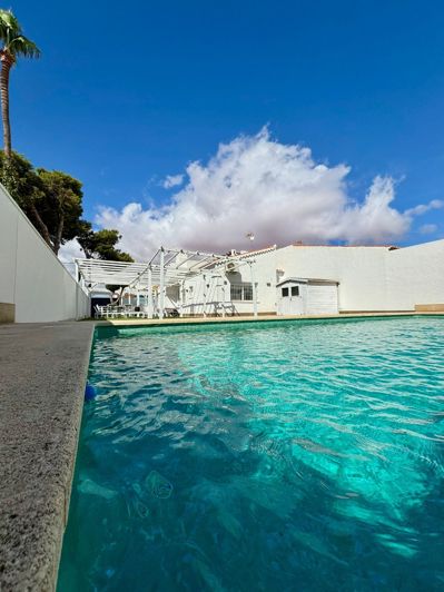 Image No.11-2 Bed Property for sale