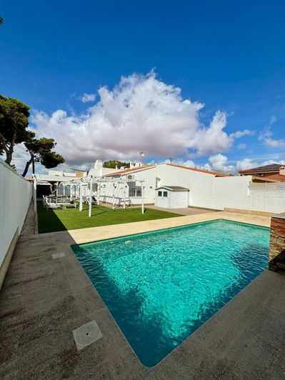 Image No.18-2 Bed Property for sale